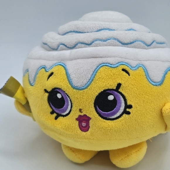 Shopkins Cindy Bon Cinnamon Bun Plush - Picture 2 of 8